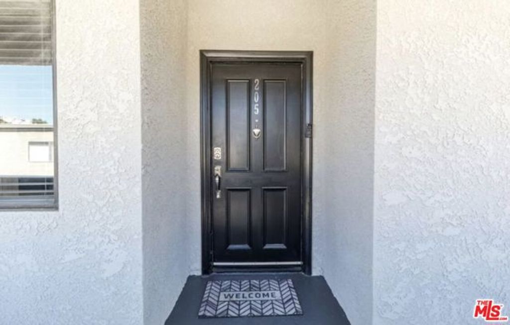 19029 Nordhoff Street 205, Northridge (los Angeles), CA 91324