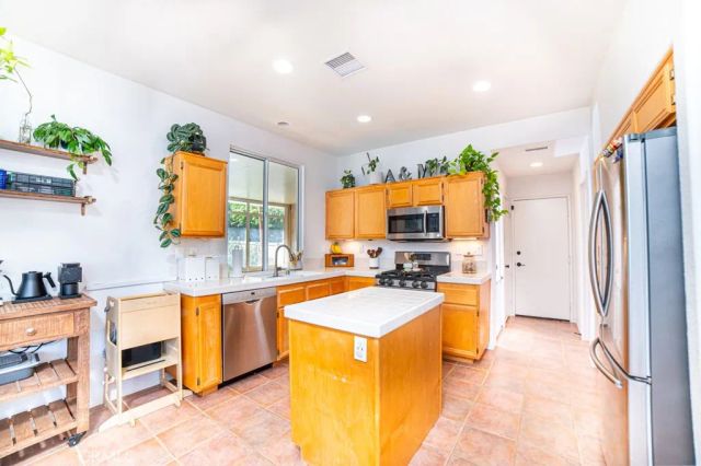 17801 Morning Rock, Riverside, CA 92503
