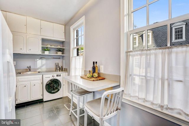 2528 QUEEN ANNES LN NW, Washington, DC 20037