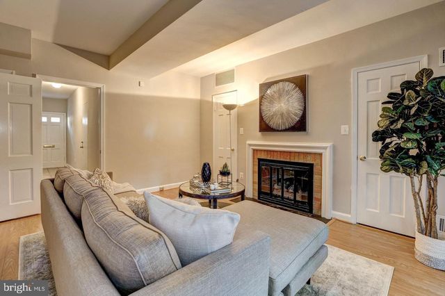 2528 QUEEN ANNES LN NW, Washington, DC 20037