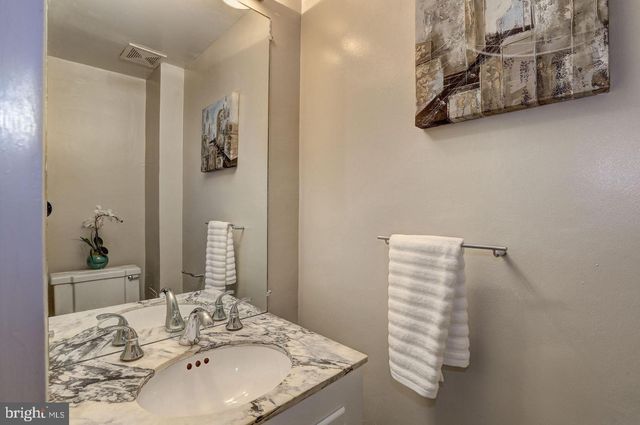 2528 QUEEN ANNES LN NW, Washington, DC 20037