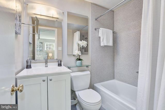 2528 QUEEN ANNES LN NW, Washington, DC 20037
