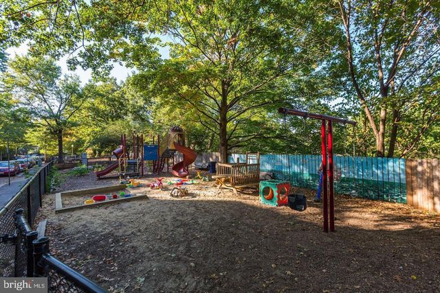 2528 QUEEN ANNES LN NW, Washington, DC 20037