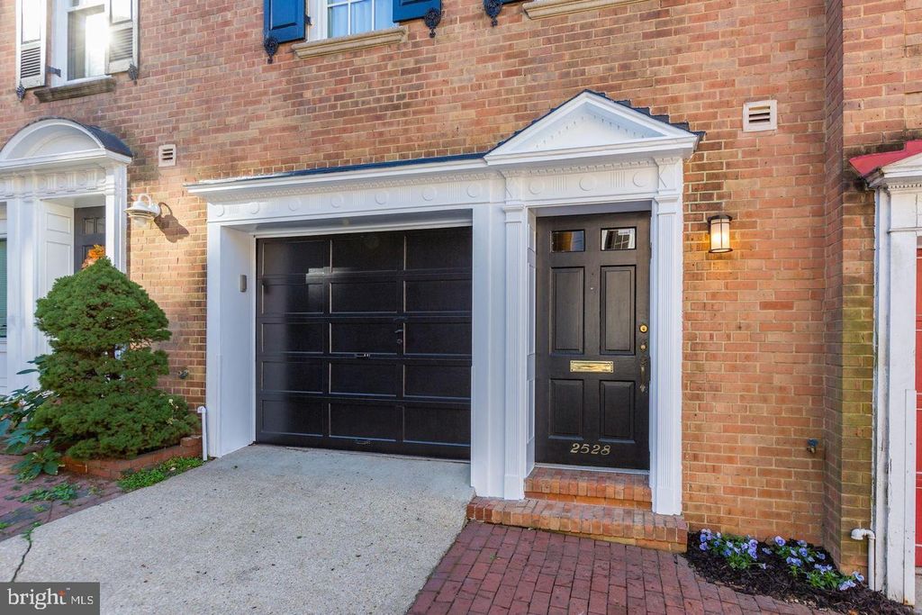 2528 QUEEN ANNES LN NW, Washington, DC 20037