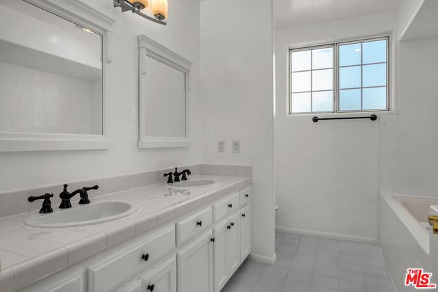 2205 S Bentley Avenue 302, Los Angeles, CA 90064