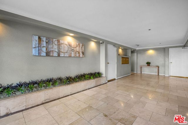 2205 S Bentley Avenue 302, Los Angeles, CA 90064