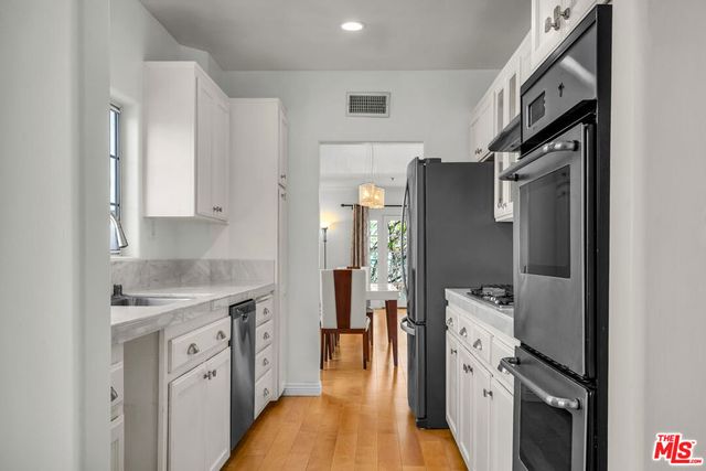 2205 S Bentley Avenue 302, Los Angeles, CA 90064