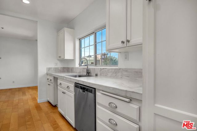 2205 S Bentley Avenue 302, Los Angeles, CA 90064