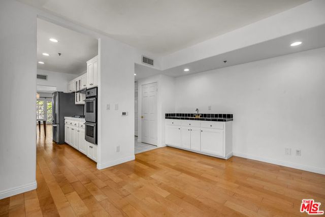 2205 S Bentley Avenue 302, Los Angeles, CA 90064