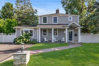 84 Earl Street, Westbury, NY 11590