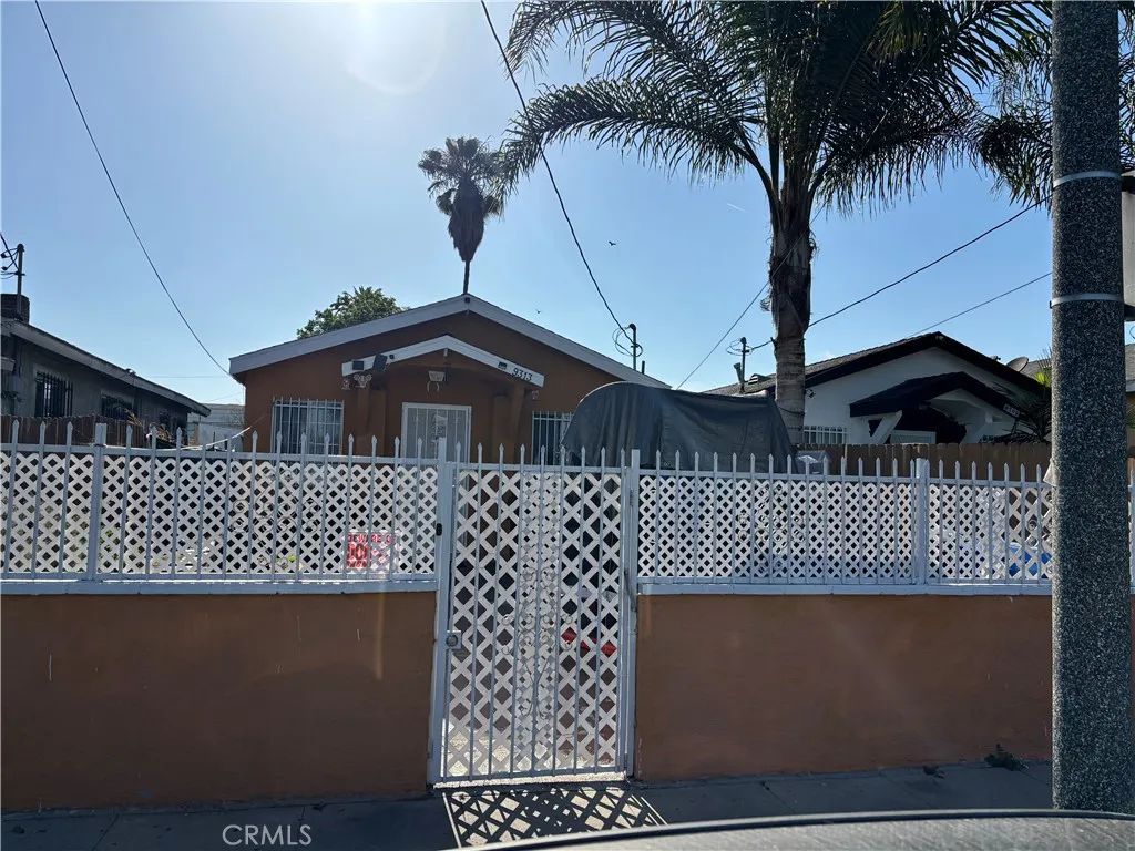 9313 Hickory, Los Angeles, CA 90002