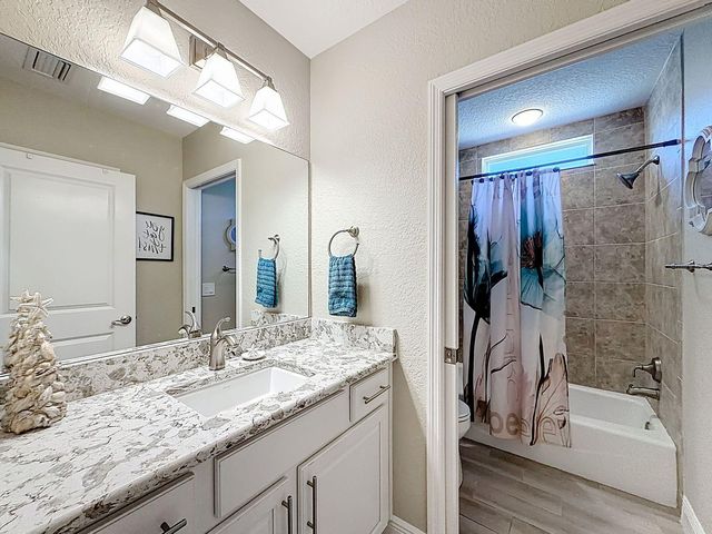 5105 JAREDS LANDING WAY, Oxford, FL 34484