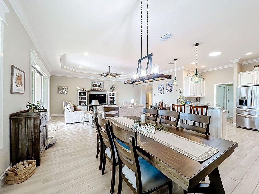 Image 11 of property listing at 5105 JAREDS LANDING WAY, Oxford, FL 34484