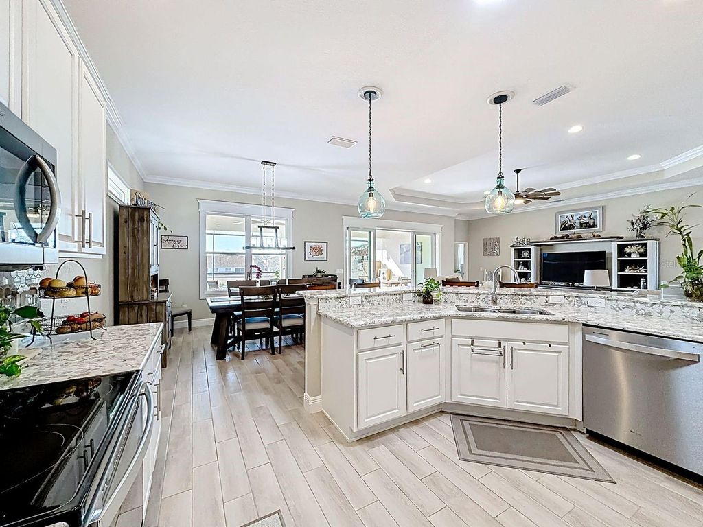 Image 15 of property listing at 5105 JAREDS LANDING WAY, Oxford, FL 34484