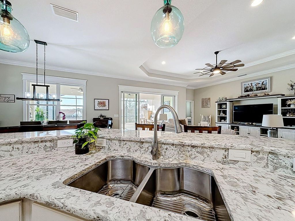 Image 17 of property listing at 5105 JAREDS LANDING WAY, Oxford, FL 34484