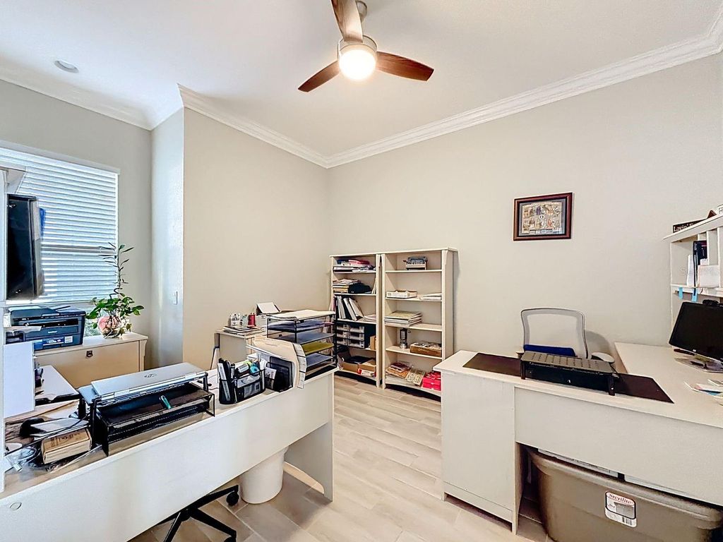 Image 18 of property listing at 5105 JAREDS LANDING WAY, Oxford, FL 34484