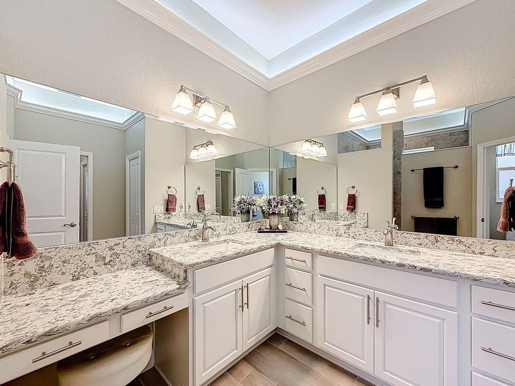 Image 21 of property listing at 5105 JAREDS LANDING WAY, Oxford, FL 34484