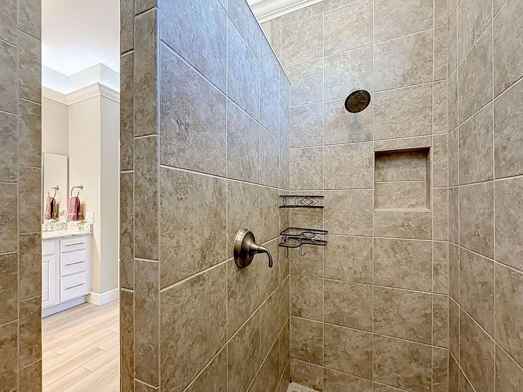 Image 23 of property listing at 5105 JAREDS LANDING WAY, Oxford, FL 34484