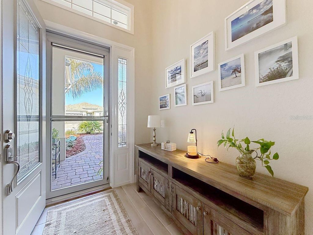 Image 5 of property listing at 5105 JAREDS LANDING WAY, Oxford, FL 34484