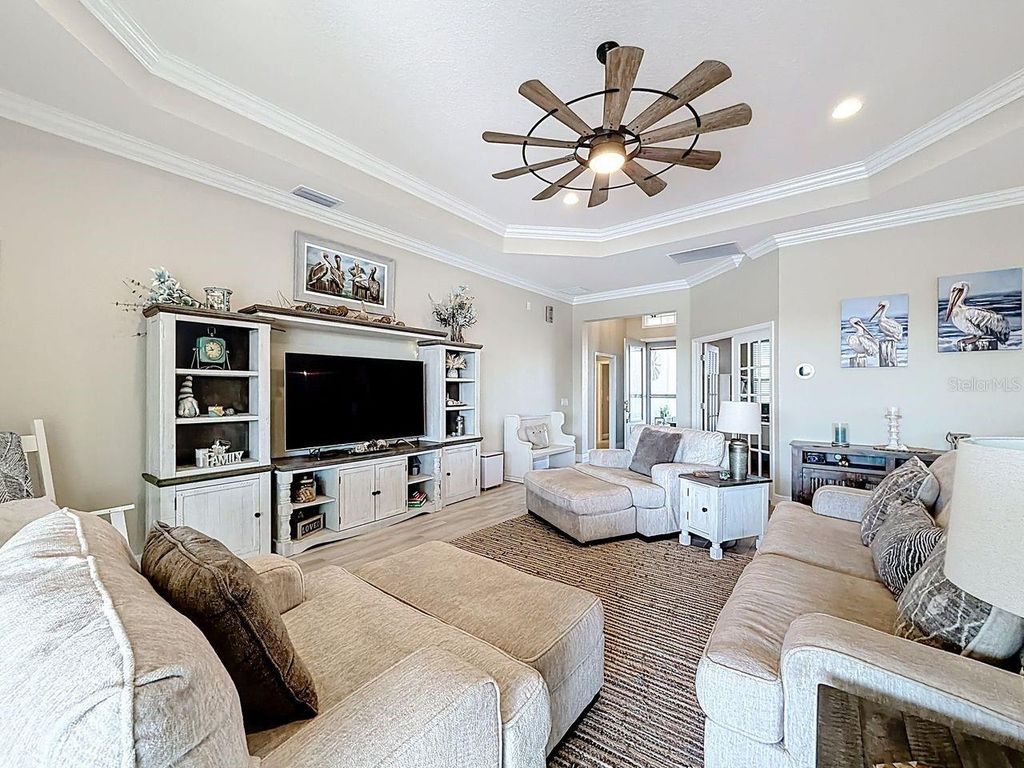 Image 8 of property listing at 5105 JAREDS LANDING WAY, Oxford, FL 34484