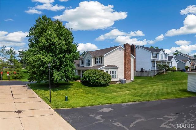 2400 Clayborn Drive, Chesterfield, MO 63017