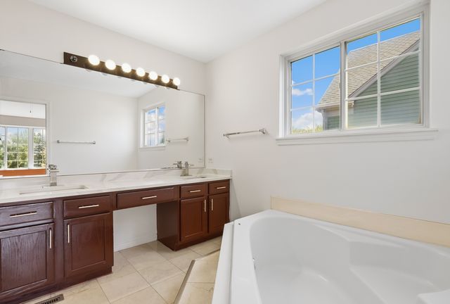 1704 Charlotte Circle, Naperville, IL 60564