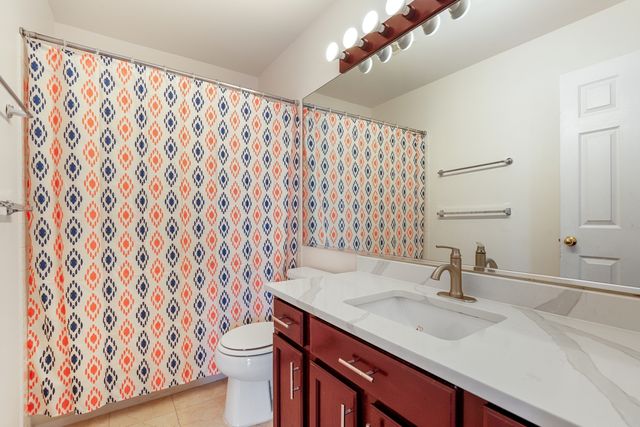 1704 Charlotte Circle, Naperville, IL 60564