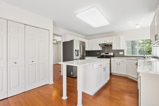 1704 Charlotte Circle, Naperville, IL 60564
