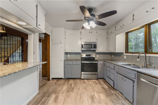 13 Rancho Vista Lane, Holiday Island, AR 72631