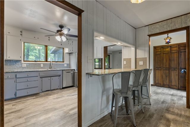 13 Rancho Vista Lane, Holiday Island, AR 72631