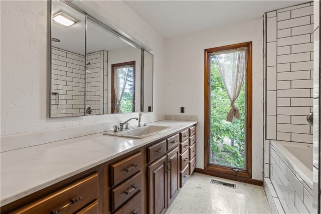 13 Rancho Vista Lane, Holiday Island, AR 72631