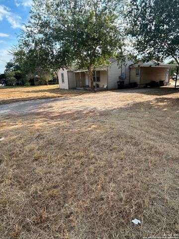 1007 N Oak, Pearsall, TX 78061