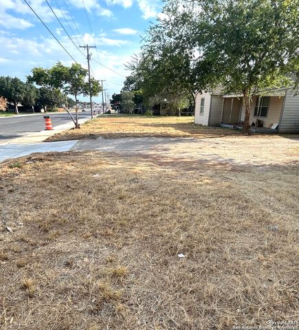 1007 N Oak, Pearsall, TX 78061