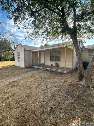 1007 N Oak, Pearsall, TX 78061