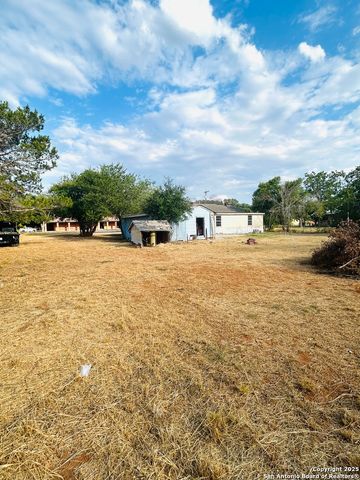 1007 N Oak, Pearsall, TX 78061
