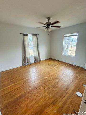 1007 N Oak, Pearsall, TX 78061