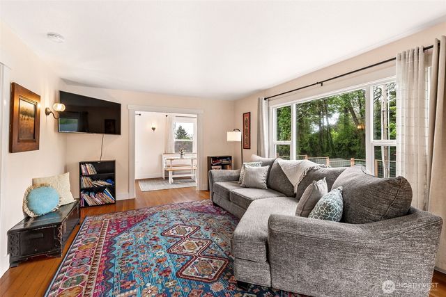 1022 Brawne Avenue NW, Olympia, WA 98502