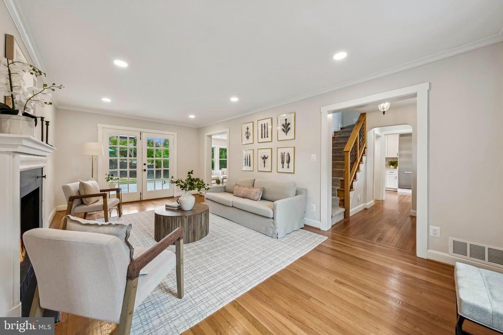 3801 LORCOM LN N, Arlington, VA 22207
