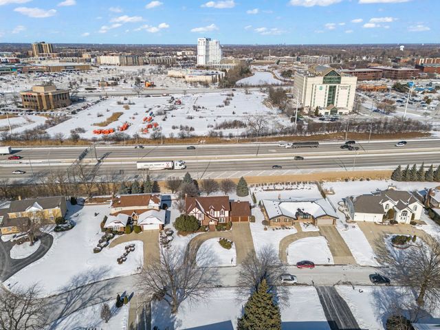 19W140 Avenue Chateaux, Oak Brook, IL 60523