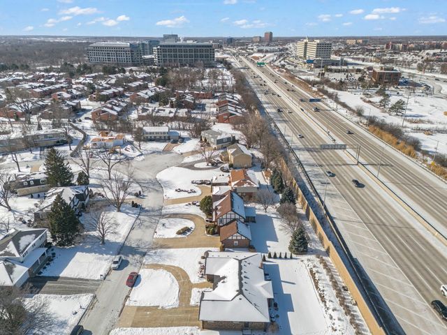 19W140 Avenue Chateaux, Oak Brook, IL 60523