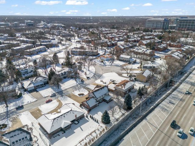 19W140 Avenue Chateaux, Oak Brook, IL 60523