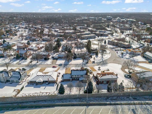 19W140 Avenue Chateaux, Oak Brook, IL 60523