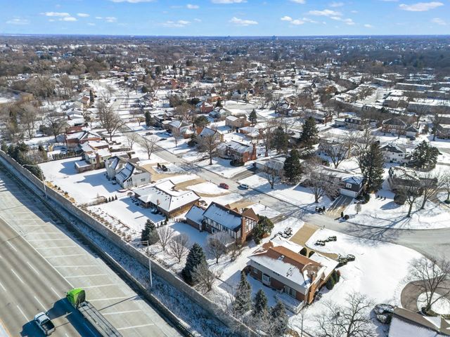 19W140 Avenue Chateaux, Oak Brook, IL 60523