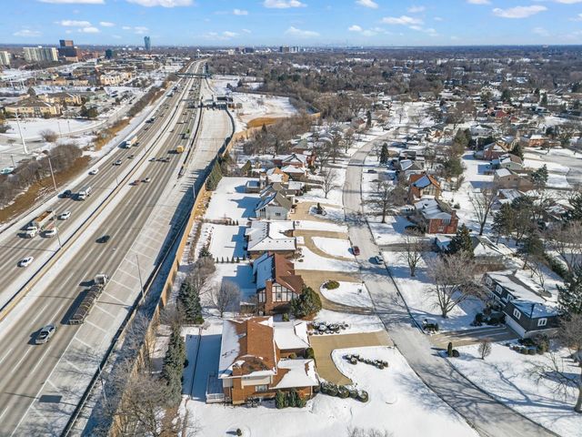 19W140 Avenue Chateaux, Oak Brook, IL 60523