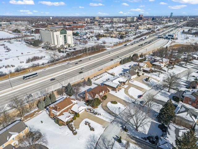 19W140 Avenue Chateaux, Oak Brook, IL 60523