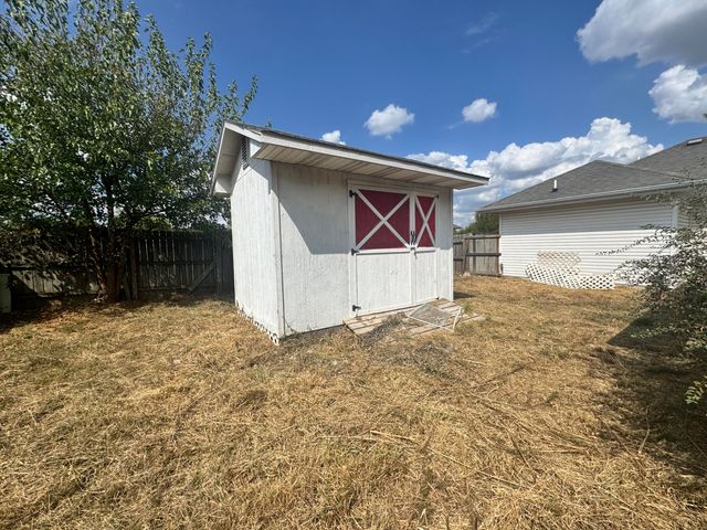 114 Canon Avenue, Clever, MO 65631