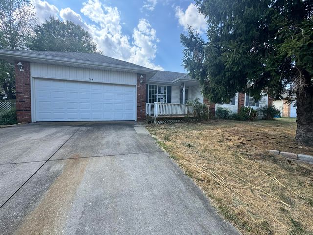 114 Canon Avenue, Clever, MO 65631