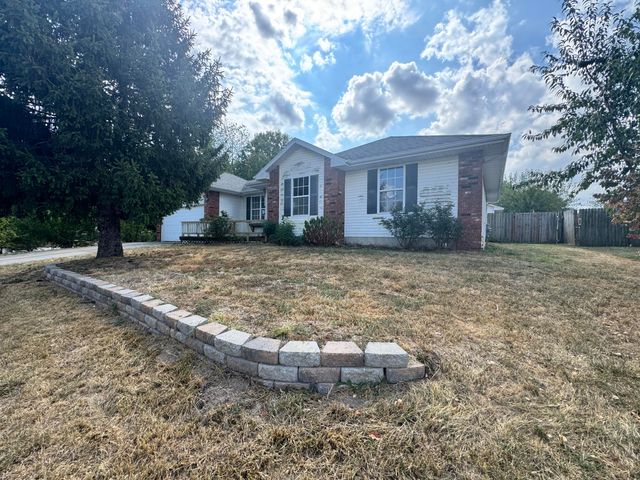 114 Canon Avenue, Clever, MO 65631