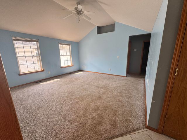 114 Canon Avenue, Clever, MO 65631
