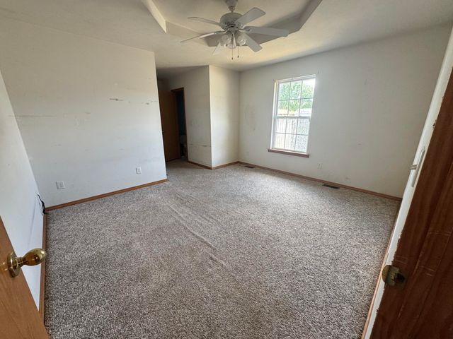 114 Canon Avenue, Clever, MO 65631